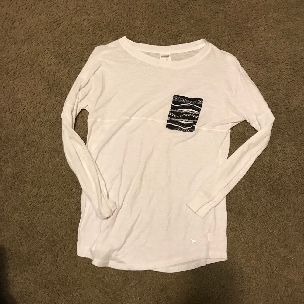 Light long sleeve with detailed pocket